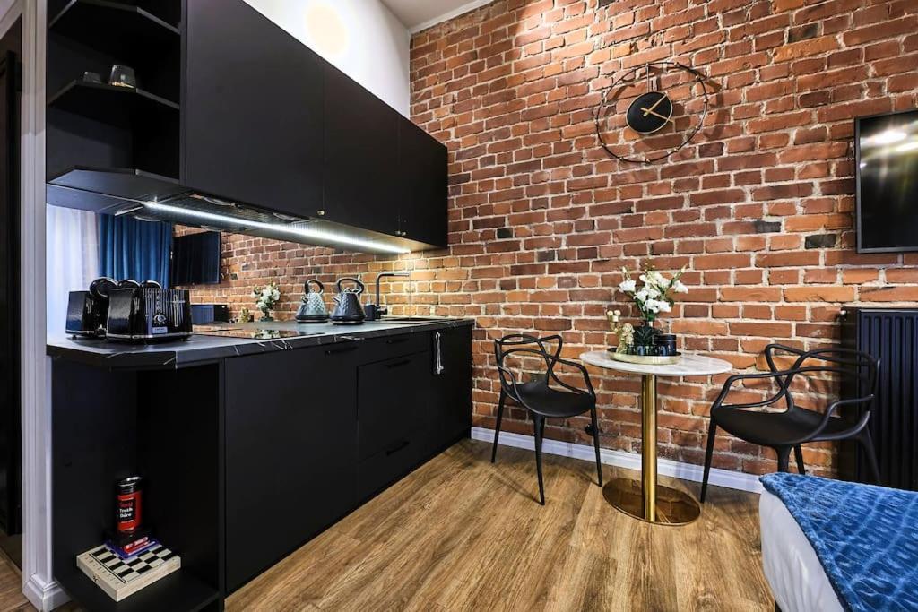 Urban-Glam City Centre Studio With A Gym And Terrace Таллінн Екстер'єр фото